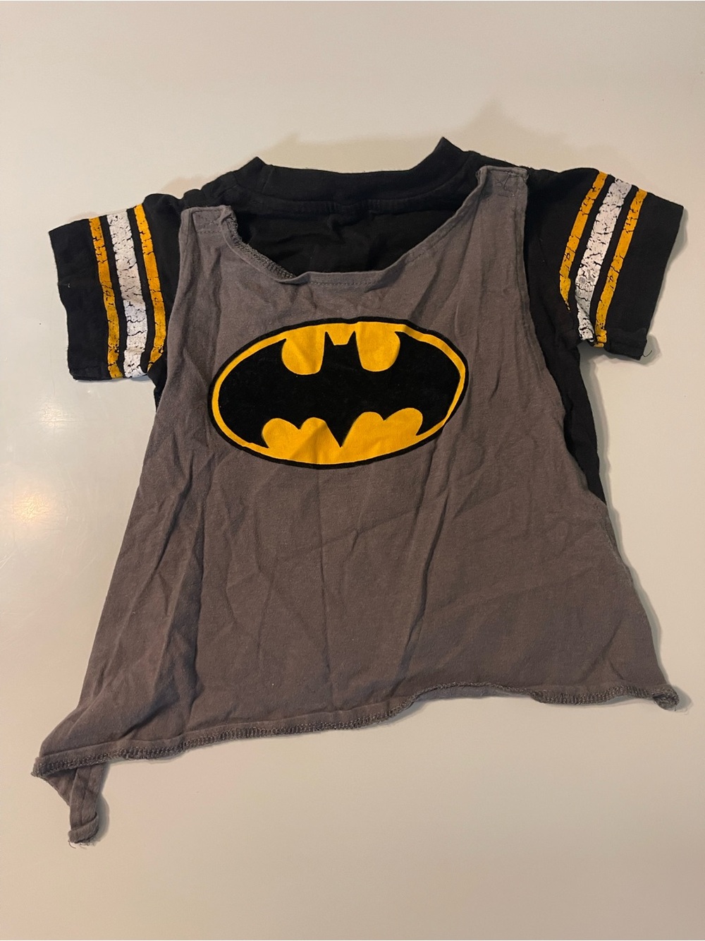 18 M Batman Kids Superhero Shirt in Gray, Black and Yellow. Detachable cape